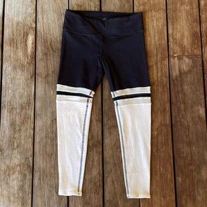 Black and White Alo Cropped Leggings